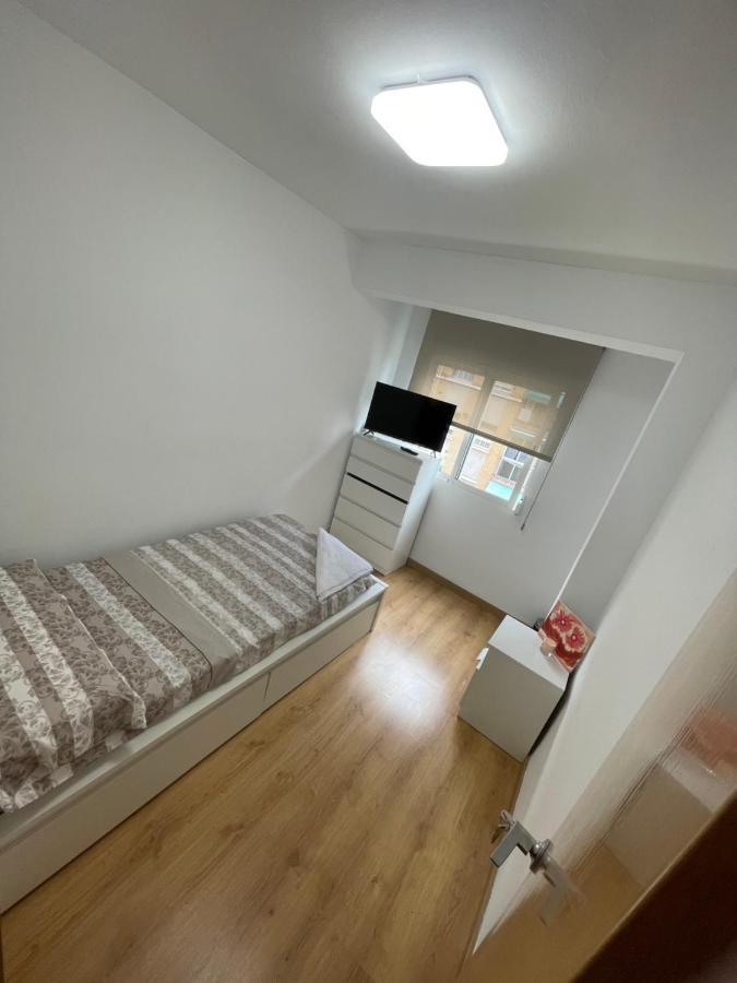 فندق Habitacion Privada En Piso Compartido فالنسيا المظهر الخارجي الصورة